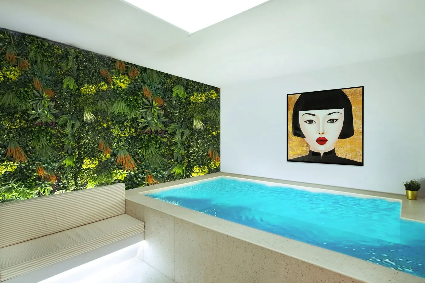 The plunge pool of the Junior Suite